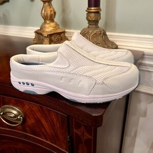 NWOT Women's Easy Spirit Traveltime Clog Sneakers in White Size  7.5W  7.5 Wide